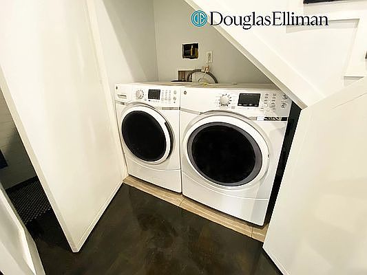 5th image of 418A Lewis Ave #3