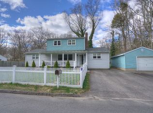 4 Ash Dr, Gales Ferry, CT 06335