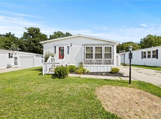 40 Brookridge Dr, Hamburg, NY 14075