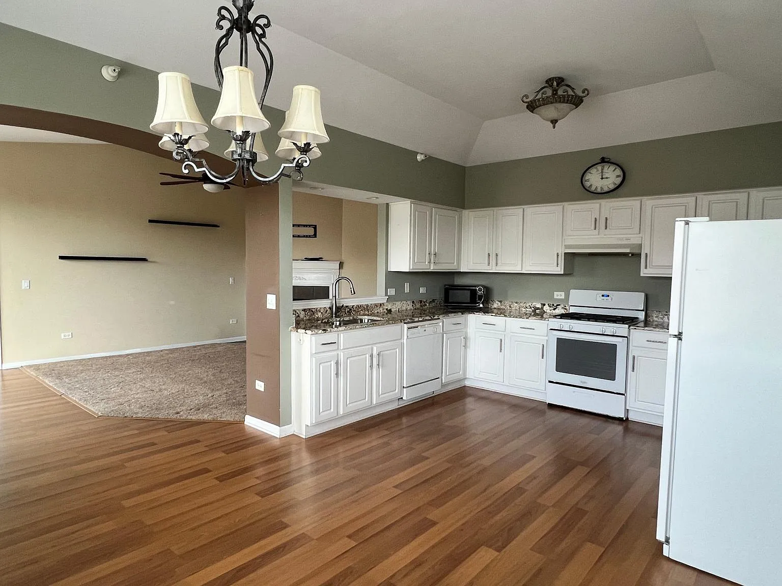 2 bed, 1150 sqft, $2,300 — Photo 4