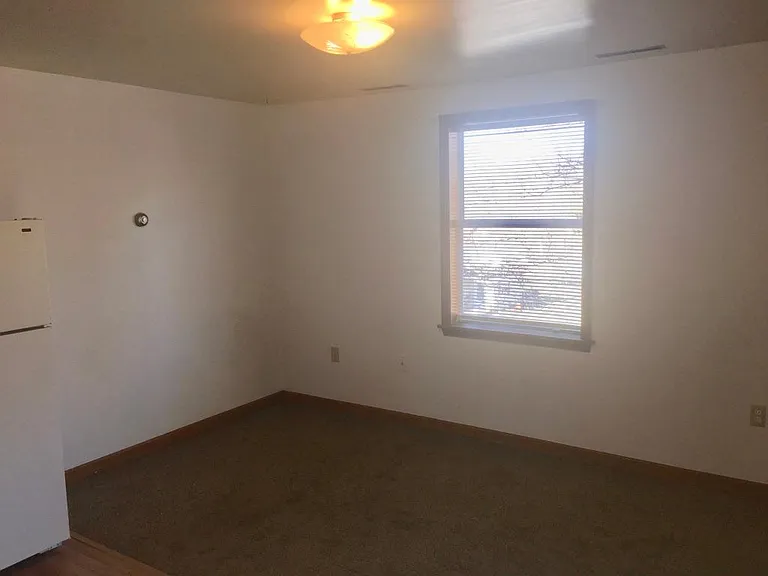300 Bolling St #B — Photo 4