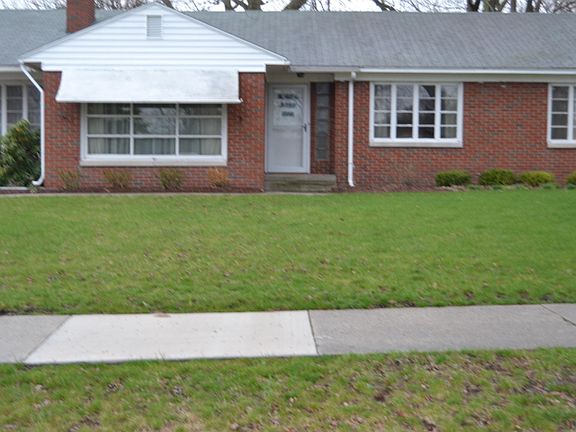 2nd image of 1625 Gladys Ave