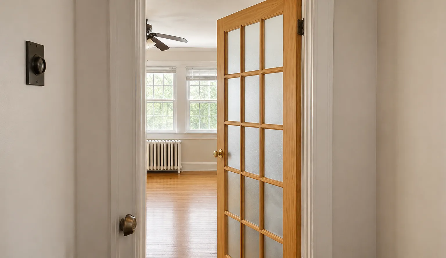 Bright Studio Steps to Quincy Center Huge Walk-In Closet, Heat & Hot Water Included! — Photo 1