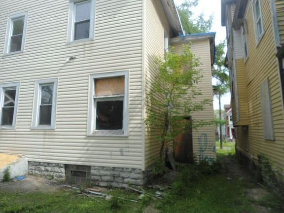 2nd image of 1915 Clarion Ave