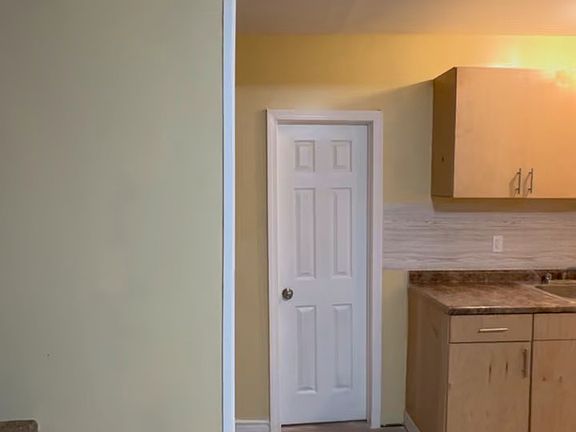 2nd image of 14 Niagara St #1