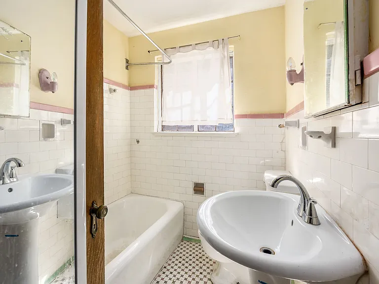 306 King Ave — Photo 11