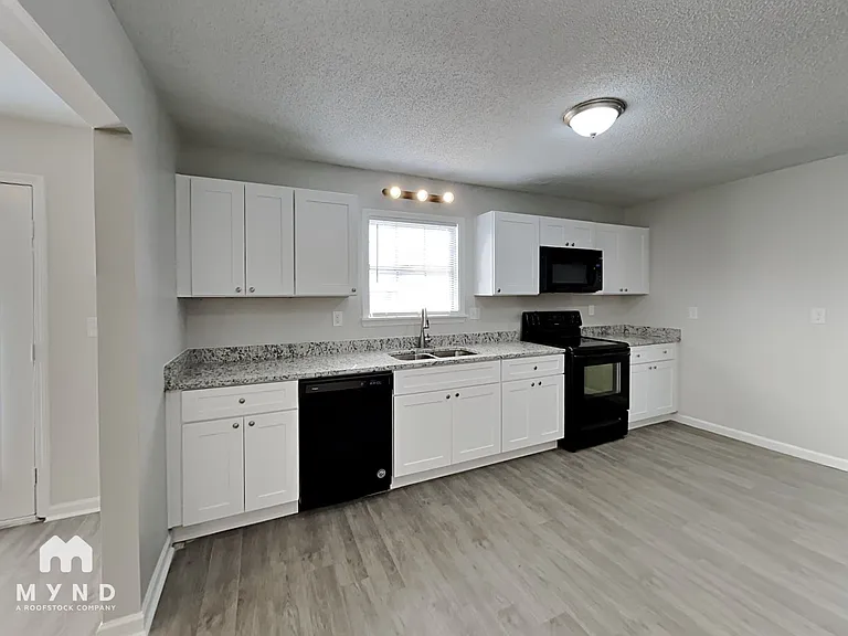 2979 Bayberry Ct — Photo 3