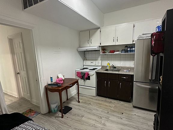 5th image of 1085 Weston Rd