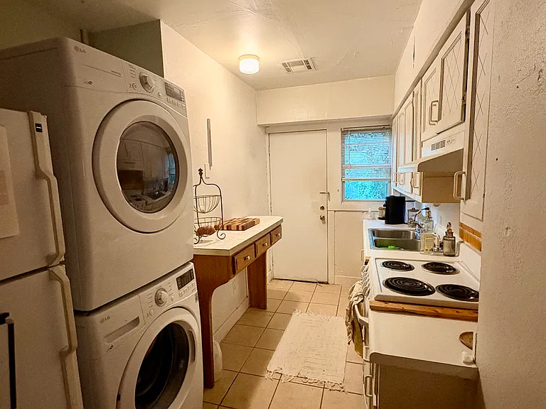 413 NW 32nd St — Photo 5