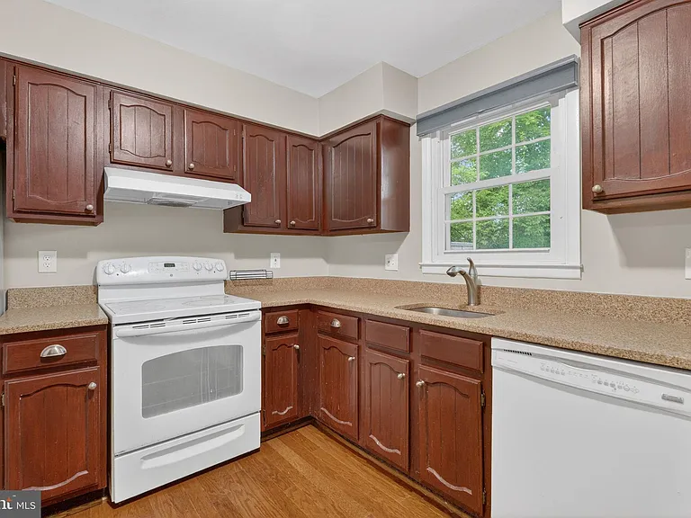 9821 Owens Ct — Photo 13