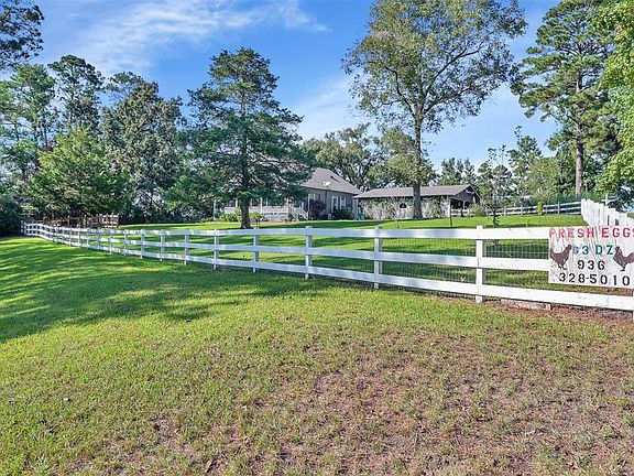 Gorgeous property located in the heart of Livingston, little under 2 acres of functional land
