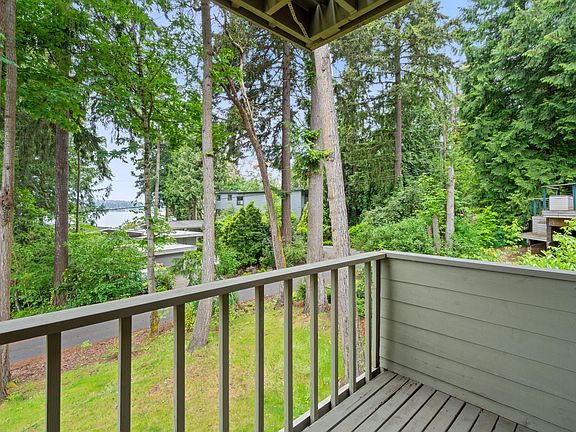 4th image of 11230 Champagne Point Ln NE