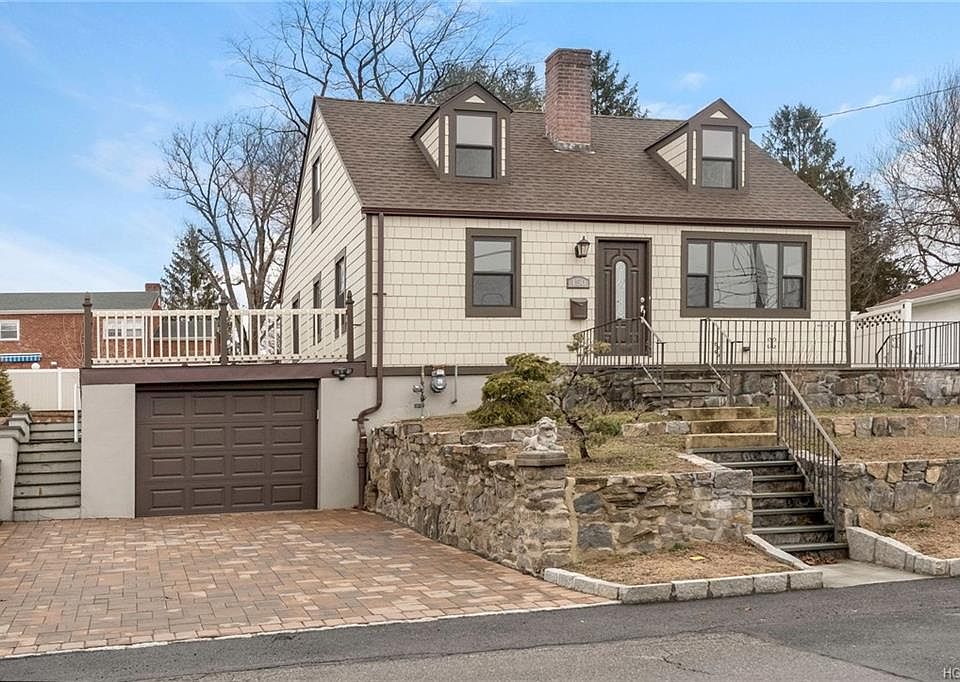 1st image of 150 Roundhill Dr