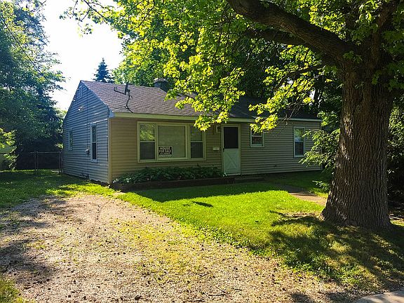 3rd image of 2908 Emerald Dr