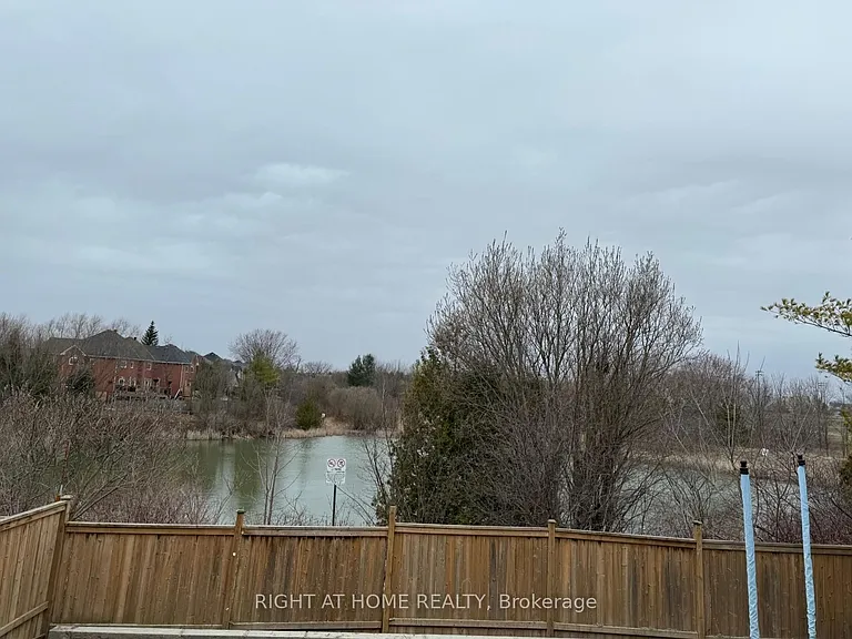 154 Hollandview Trl — Photo 8