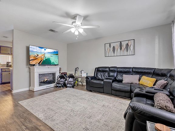 3rd image of 2213 Timberwood Cir S