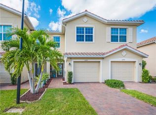 2697 Citrus St, Naples, FL 34120