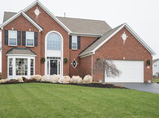43 Graystone Ln, Orchard Park, NY 14127