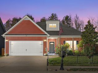 715 Sleek Fox Dr, Clarksville, TN 37040