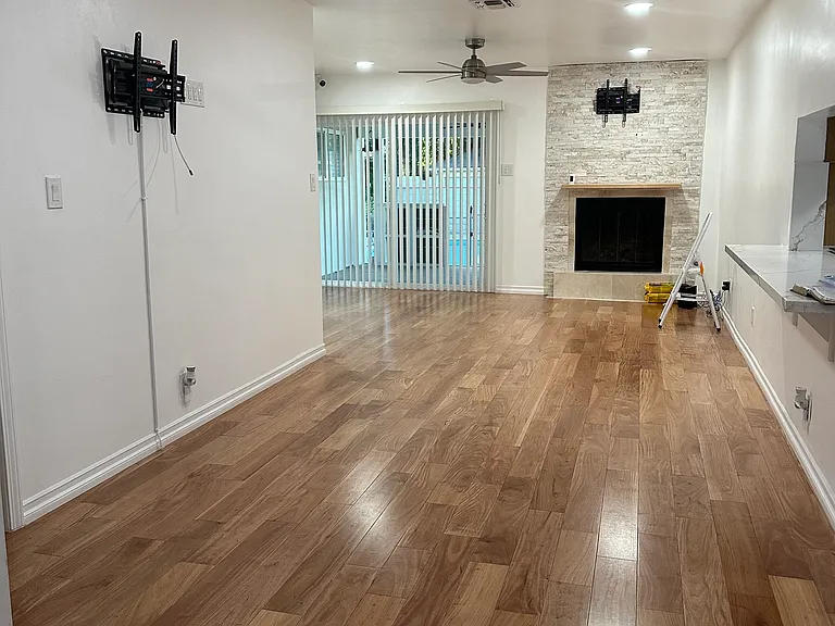 16661 Magnolia Blvd — Photo 7