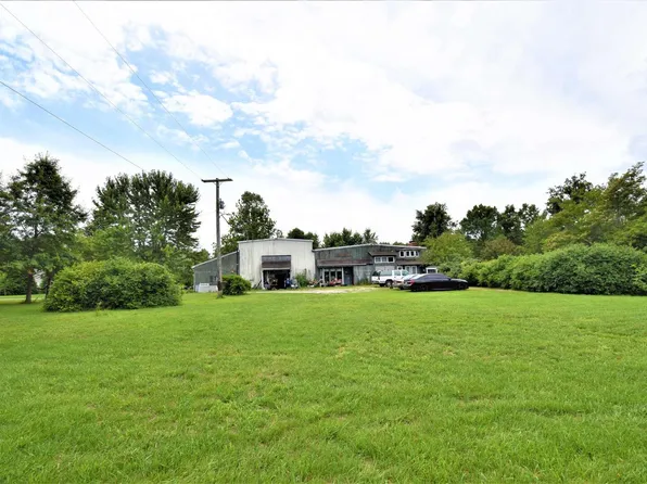 179 Rebecca Ln, Centralia, IL 62801