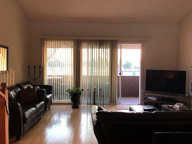 1st image of 15823 Prairie Ave