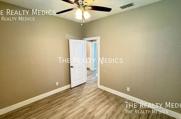 239 Hibiscus Ln — Photo 25