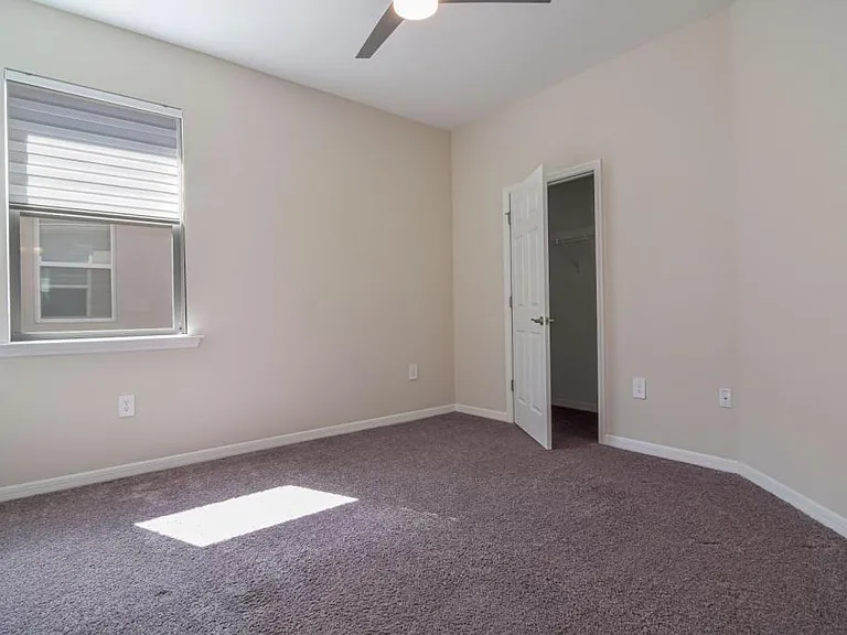 3005 Royal Gardens Ave — Photo 12