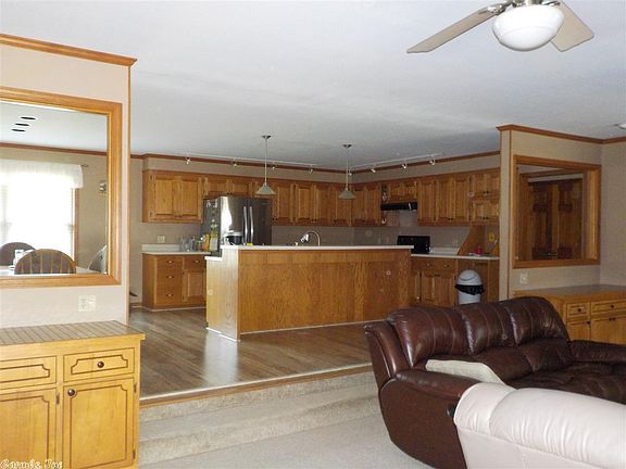 5th image of 8 Jenny Lynne Dr