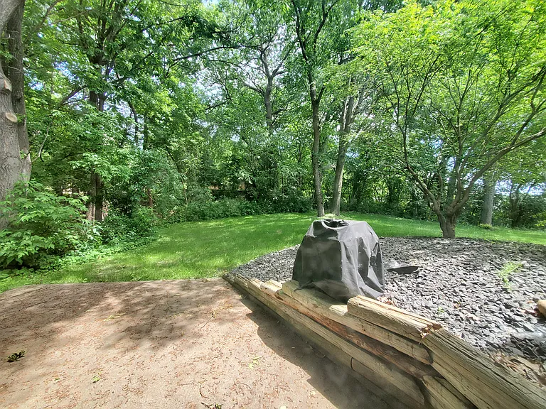 2517 Cedar Hills Dr — Photo 24