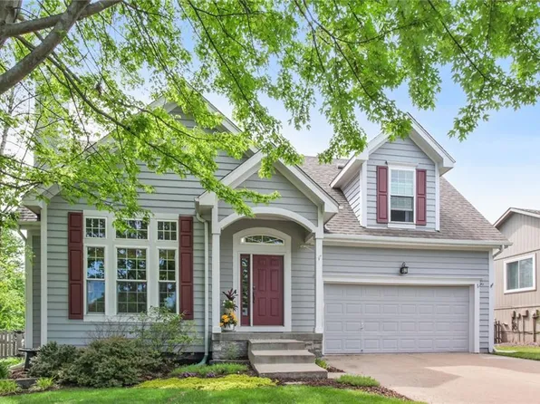 15736 S Locust St, Olathe, KS 66062