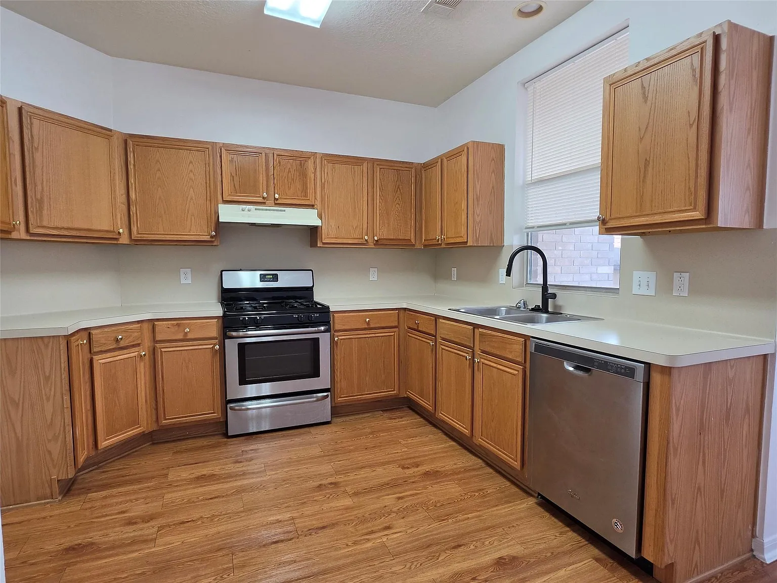 3 bed, 2.0 bath, 1514 sqft, $1,850 — Photo 4