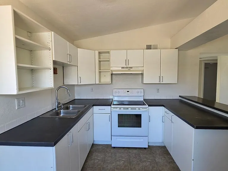 1243 N Oleander St — Photo 7