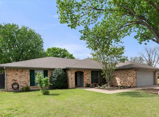 3800 Twin Creek Dr, Arlington, TX 76015