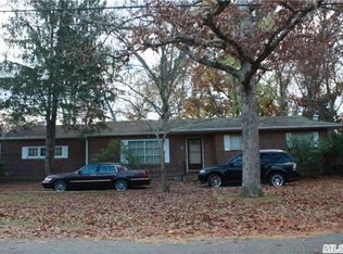 16 Community Rd, Coram, NY 11727