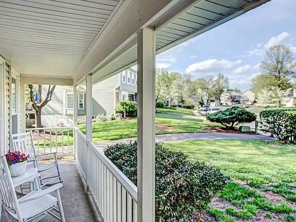 3rd image of 2998 Emerald Chase Dr