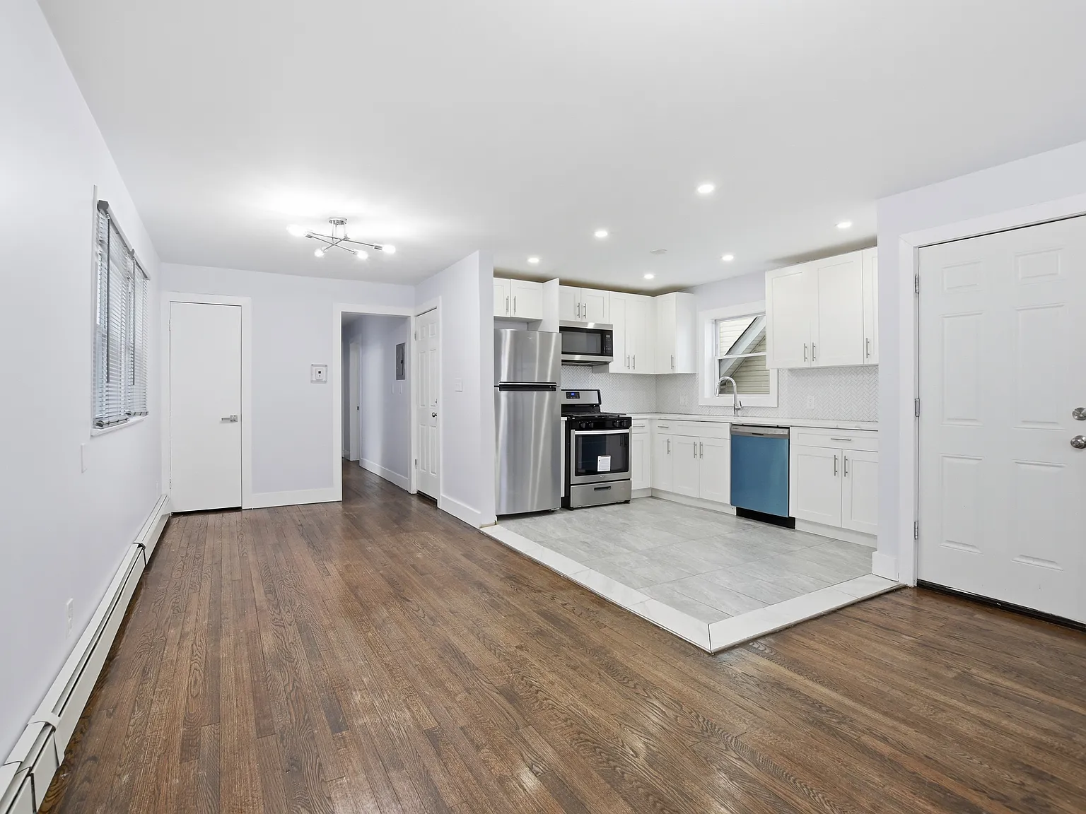 3 bed, 2614 sqft, $2,200 — Photo 2