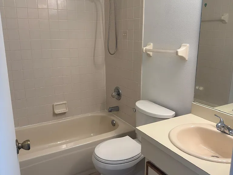 603 Bainbridge Dr — Photo 6