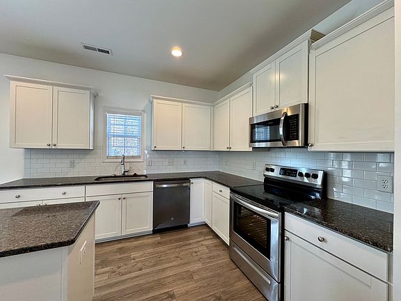 5th image of 1728 Stackhouse Dr