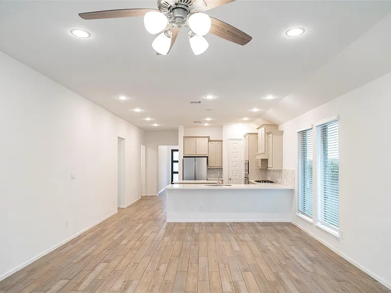 31410 Golden Cliffs Ln — Photo 4