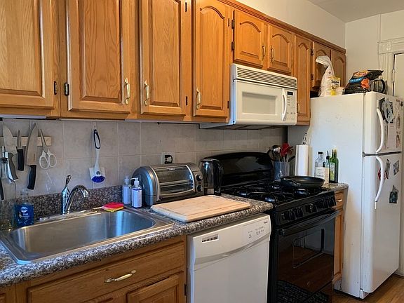 4th image of 141 7th Ave APT 4