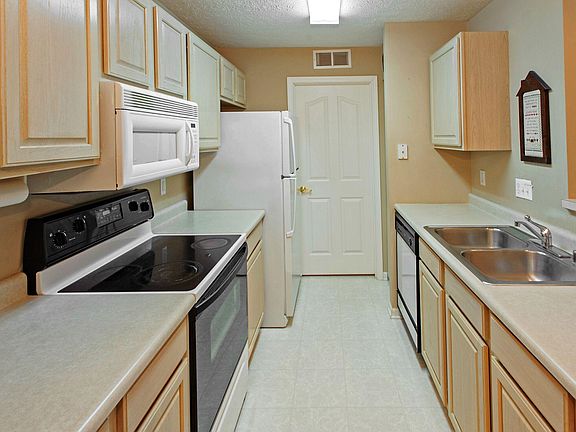 5th image of 1201 Winter Springs Ct Unit 104