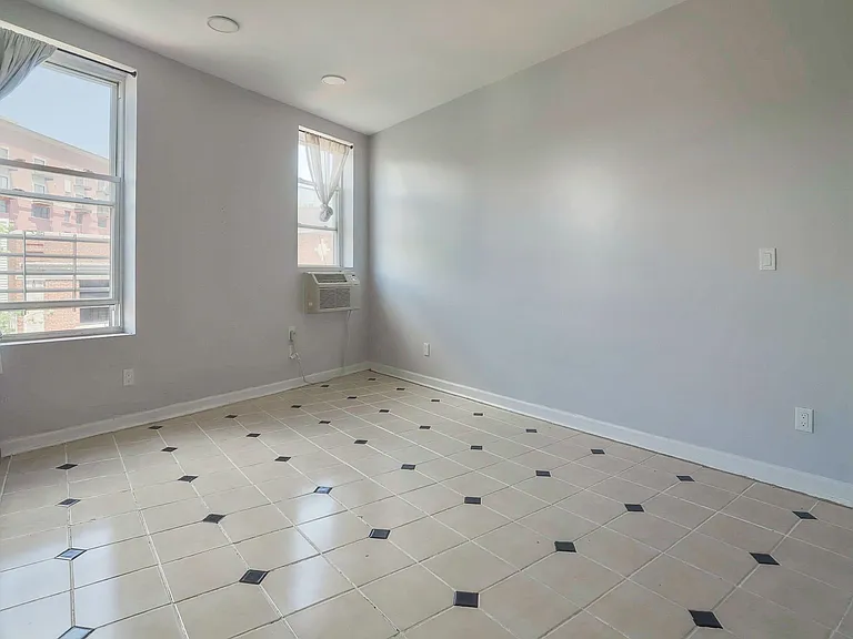 730 Bergen Ave #4 — Photo 3