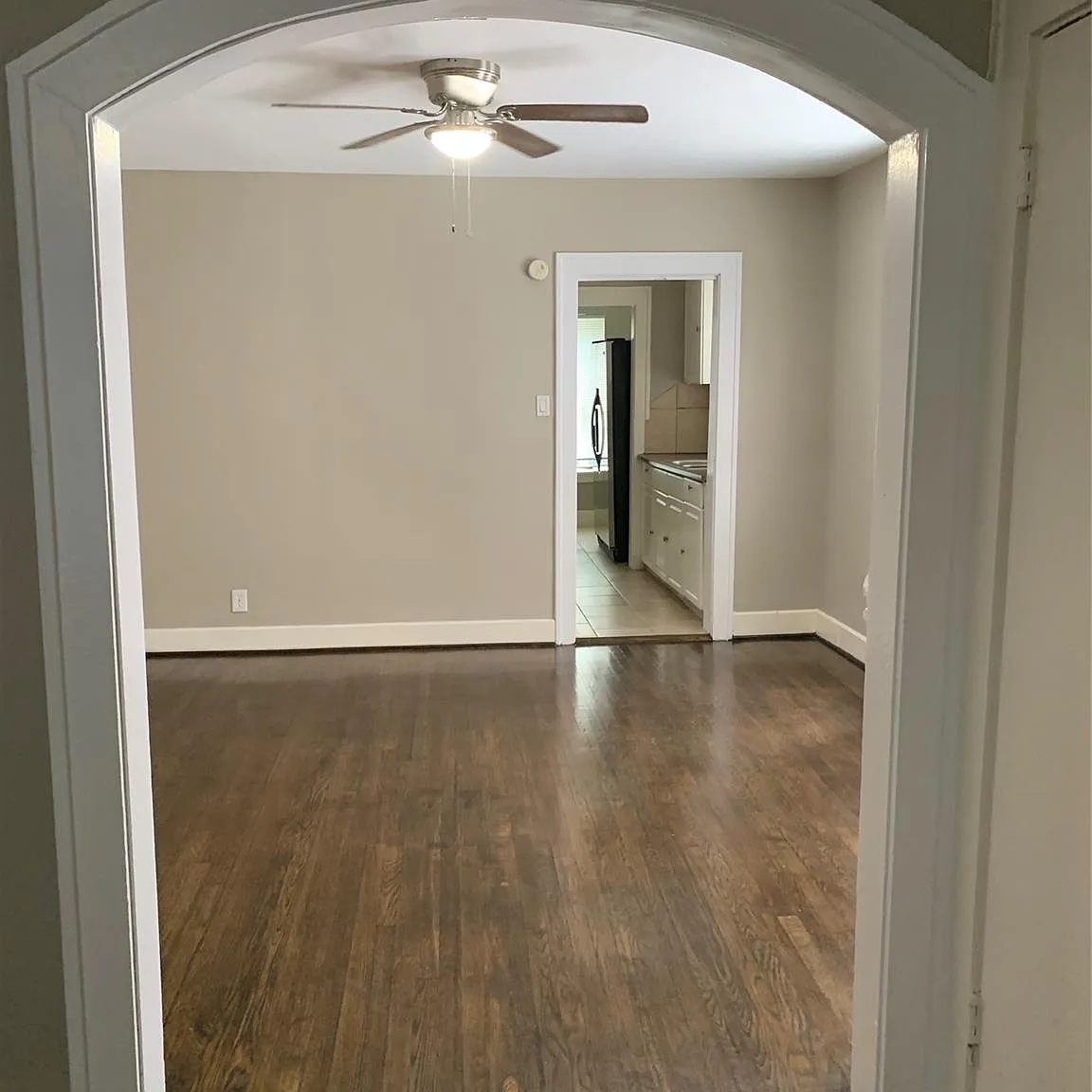 3 bed, 1.0 bath, 1350 sqft, $1,400 — Photo 3