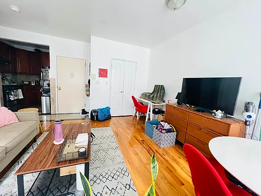 Rented by null | media 8