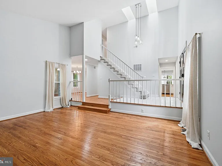 5610 Cavalier Woods Ln — Photo 4