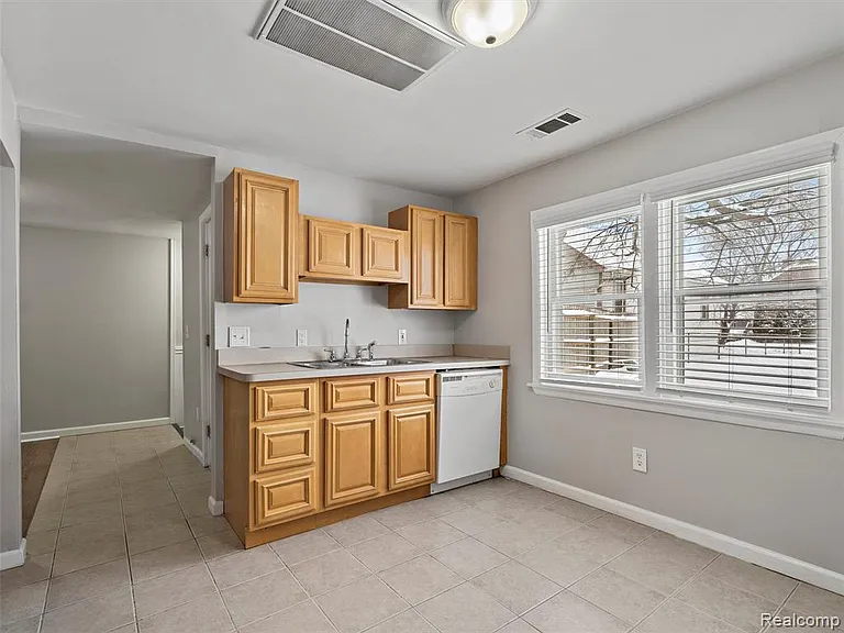 23462 Carlisle Ave — Photo 8