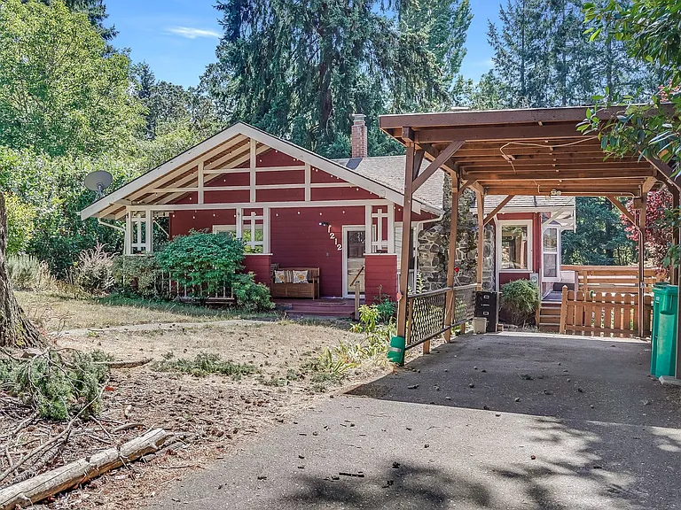 1212 SE Oak Grove Blvd — Photo 2