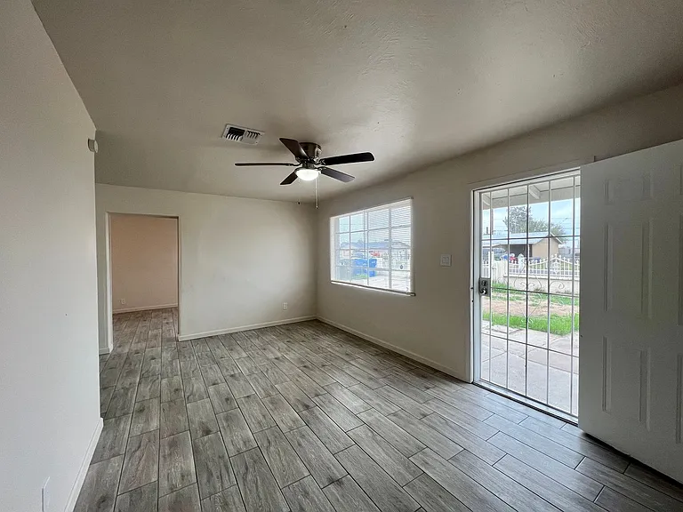 2233 E Wood St — Photo 18