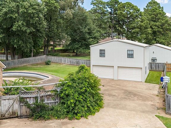 2nd image of 900 Regency Dr